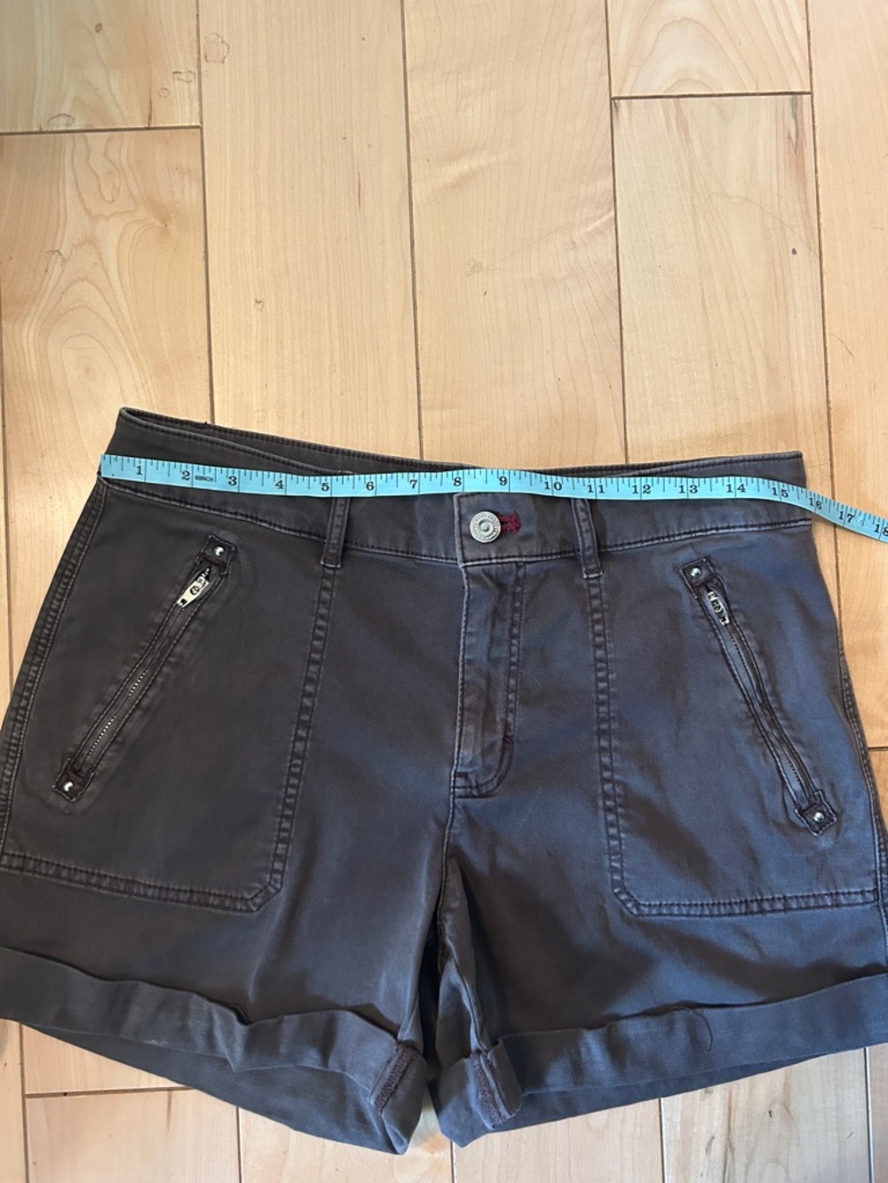 White House Black Market Olive Roll-Cuff Utility Shorts Size 8 - Picture 6 of 8
